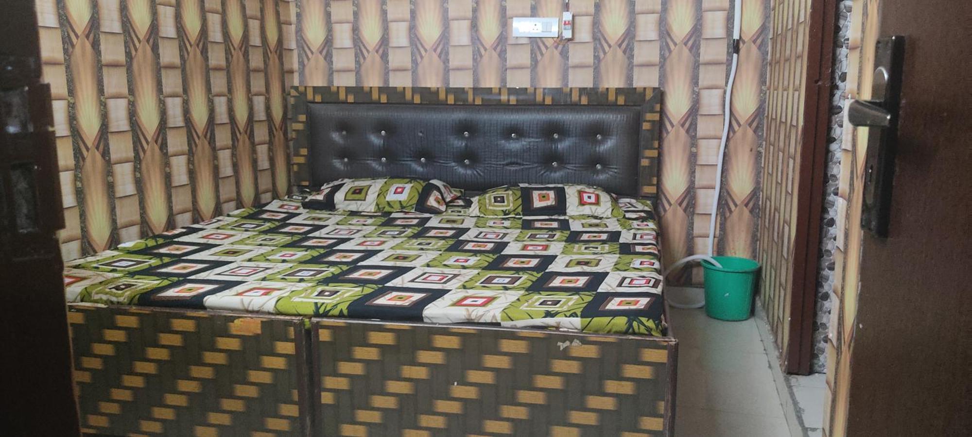 Asr Mishra Hotel